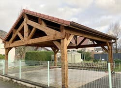 Un beau carport pour abriter votre voiture