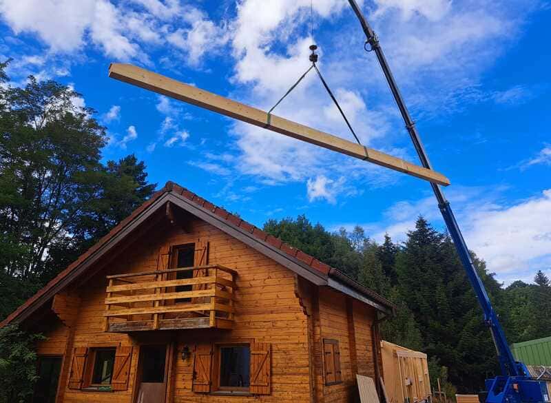 Extension d'un chalet avec une structure bois poteau - poutre - Vue 9